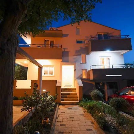 Pool With Traditional Dalmatian Konoba Privat bolig Nin