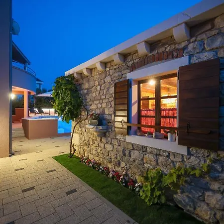 Pool With Traditional Dalmatian Konoba Privat bolig *