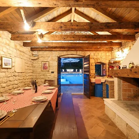 Pool With Traditional Dalmatian Konoba Privat bolig *