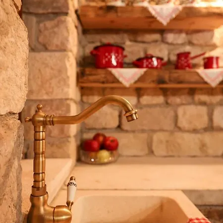 Privatunterkunft Pool With Traditional Dalmatian Konoba Nin