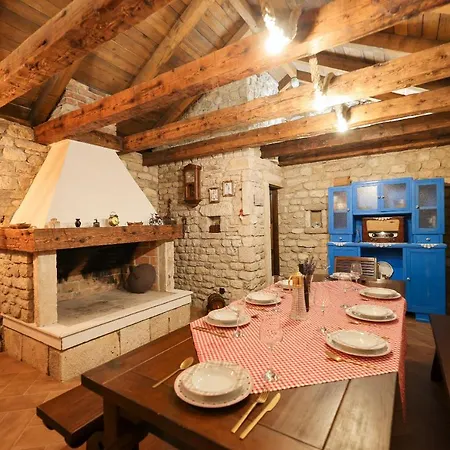 Pool With Traditional Dalmatian Konoba Δωμάτια σε οικογενειακή κατοικία Nin