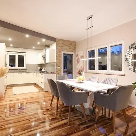 Privat bolig Pool With Traditional Dalmatian Konoba Nin