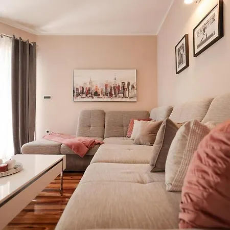 Pool With Traditional Dalmatian Konoba Privat bolig