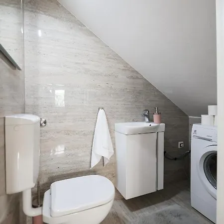 Pool With Traditional Dalmatian Konoba Privat bolig Nin