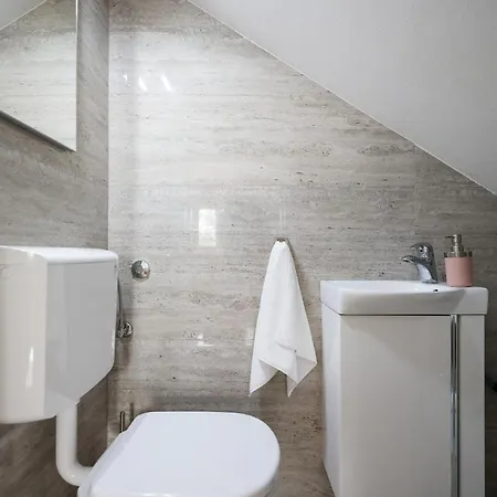 Pool With Traditional Dalmatian Konoba Privat bolig *