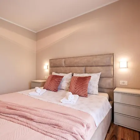 Pool With Traditional Dalmatian Konoba * Nin