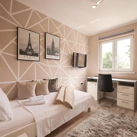 Pool With Traditional Dalmatian Konoba Privat bolig *