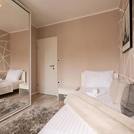 Pool With Traditional Dalmatian Konoba Privat bolig Nin