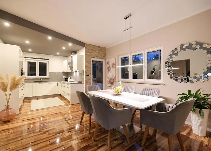 Pool With Traditional Dalmatian Konoba Alloggio in famiglia *