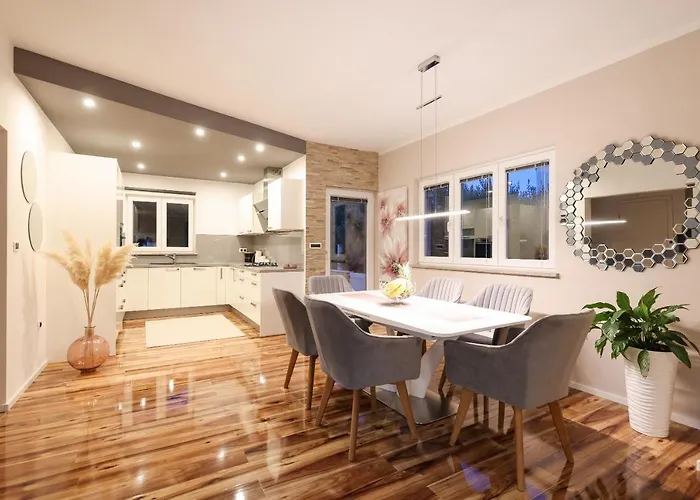 홈스테이 Pool With Traditional Dalmatian Konoba 닌