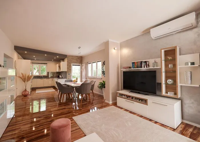 홈스테이 Pool With Traditional Dalmatian Konoba 닌