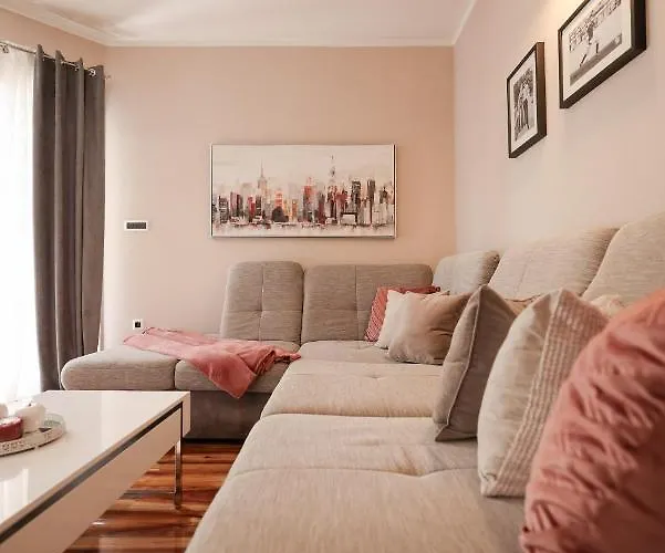 Pool With Traditional Dalmatian Konoba Alloggio in famiglia