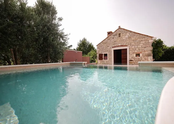 Pool With Traditional Dalmatian Konoba * Nin