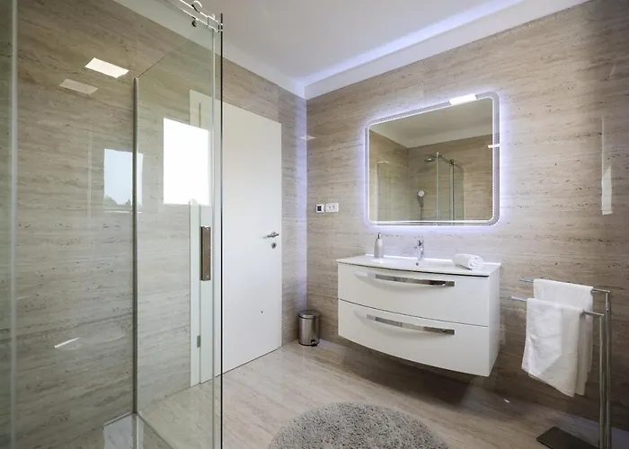 Pool With Traditional Dalmatian Konoba Alloggio in famiglia