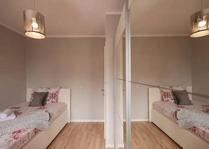 Pool With Traditional Dalmatian Konoba 홈스테이