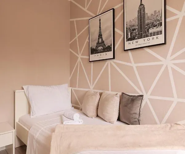 Pool With Traditional Dalmatian Konoba 홈스테이 닌