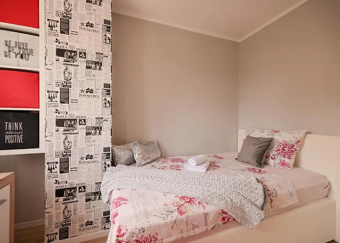 Pool With Traditional Dalmatian Konoba 홈스테이 닌