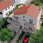 Ostanak kod kuće Pool With Traditional Dalmatian Konoba Nin