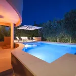 Ostanak kod kuće Pool With Traditional Dalmatian Konoba *