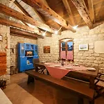 Ostanak kod kuće Pool With Traditional Dalmatian Konoba Nin