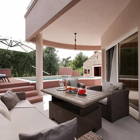 בית אירוח Pool With Traditional Dalmatian Konoba נין