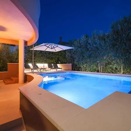 Homestay Pool With Traditional Dalmatian Konoba *