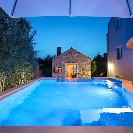 Homestay Pool With Traditional Dalmatian Konoba *