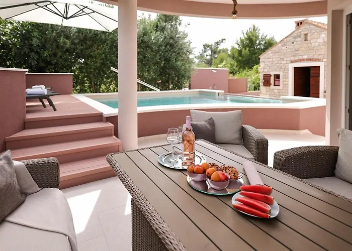 Pool With Traditional Dalmatian Konoba Rum i privatbostad Nin