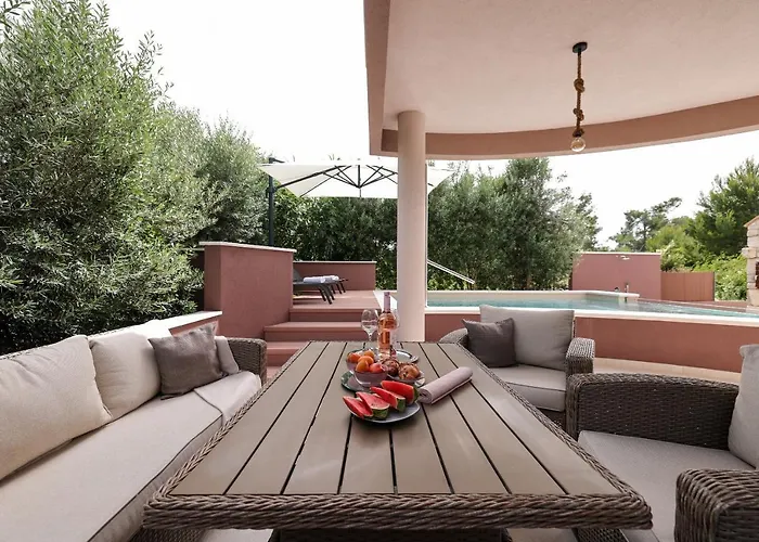 Pool With Traditional Dalmatian Konoba Rum i privatbostad