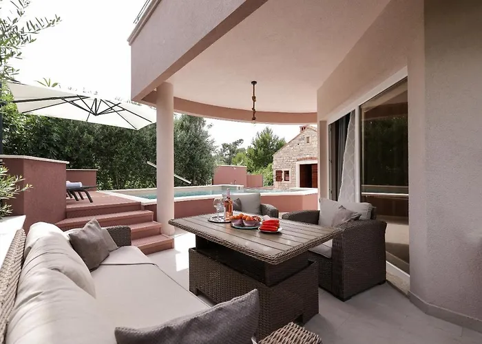 Rum i privatbostad Pool With Traditional Dalmatian Konoba Nin