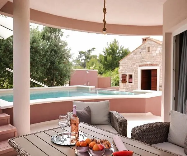 Rum i privatbostad Pool With Traditional Dalmatian Konoba Nin
