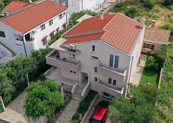 Ostanak kod kuće Pool With Traditional Dalmatian Konoba Nin