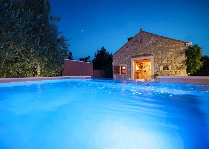 Pool With Traditional Dalmatian Konoba Rum i privatbostad Nin
