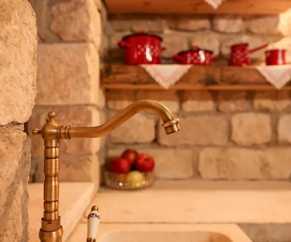 Ostanak kod kuće Pool With Traditional Dalmatian Konoba Nin